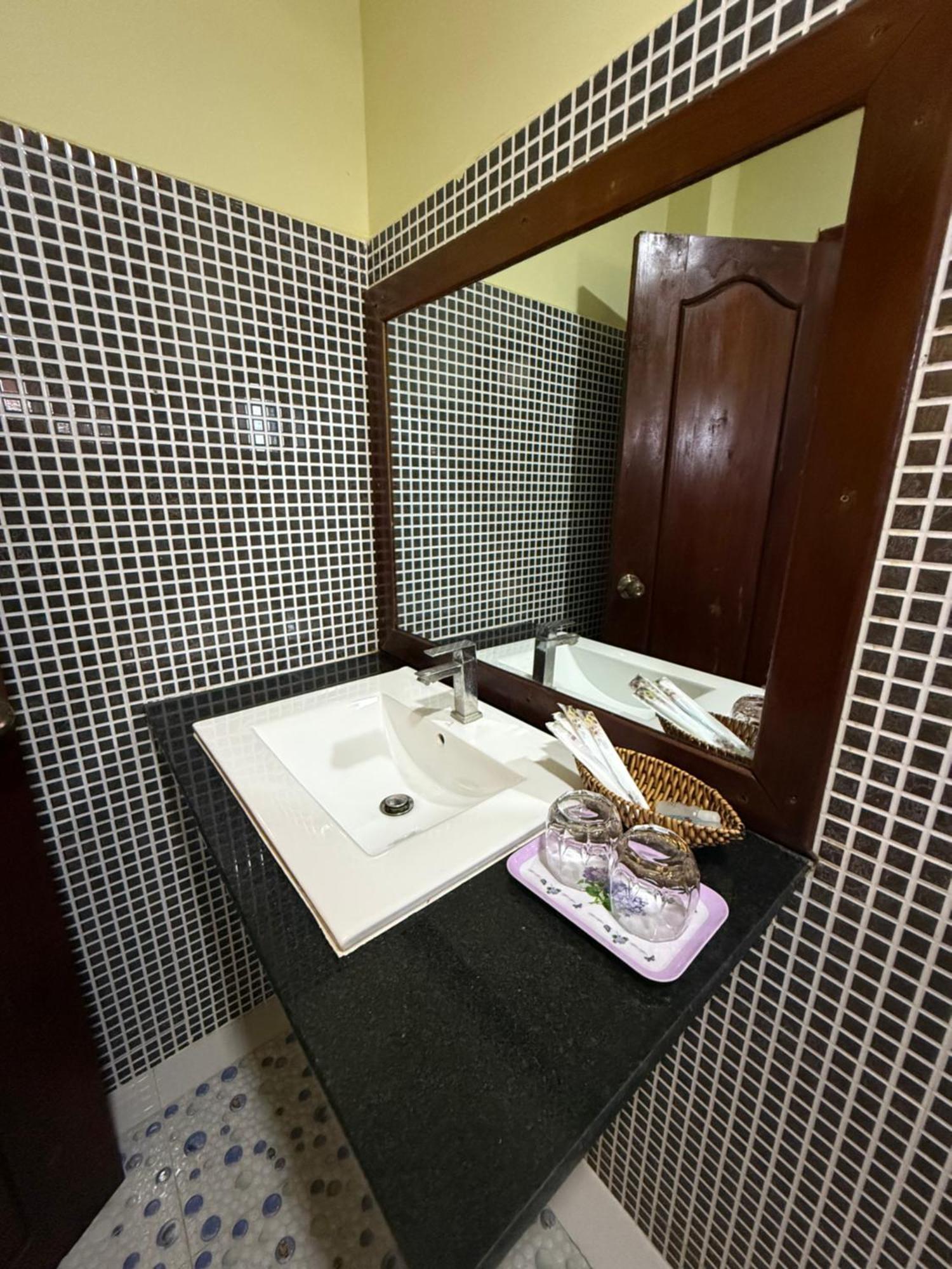 Ahha Boutique Kampot Otel Dış mekan fotoğraf